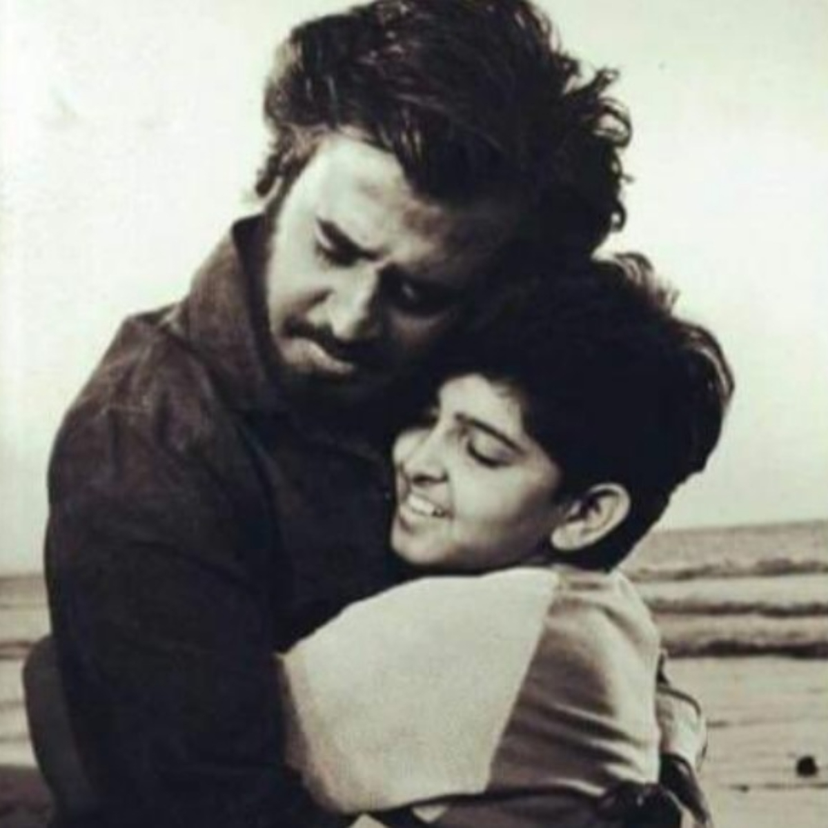 Hrithik Roshan sends love to Rajinikanth for Dadasaheb Phalke Award honour; Drops UNSEEN PIC with the legend 