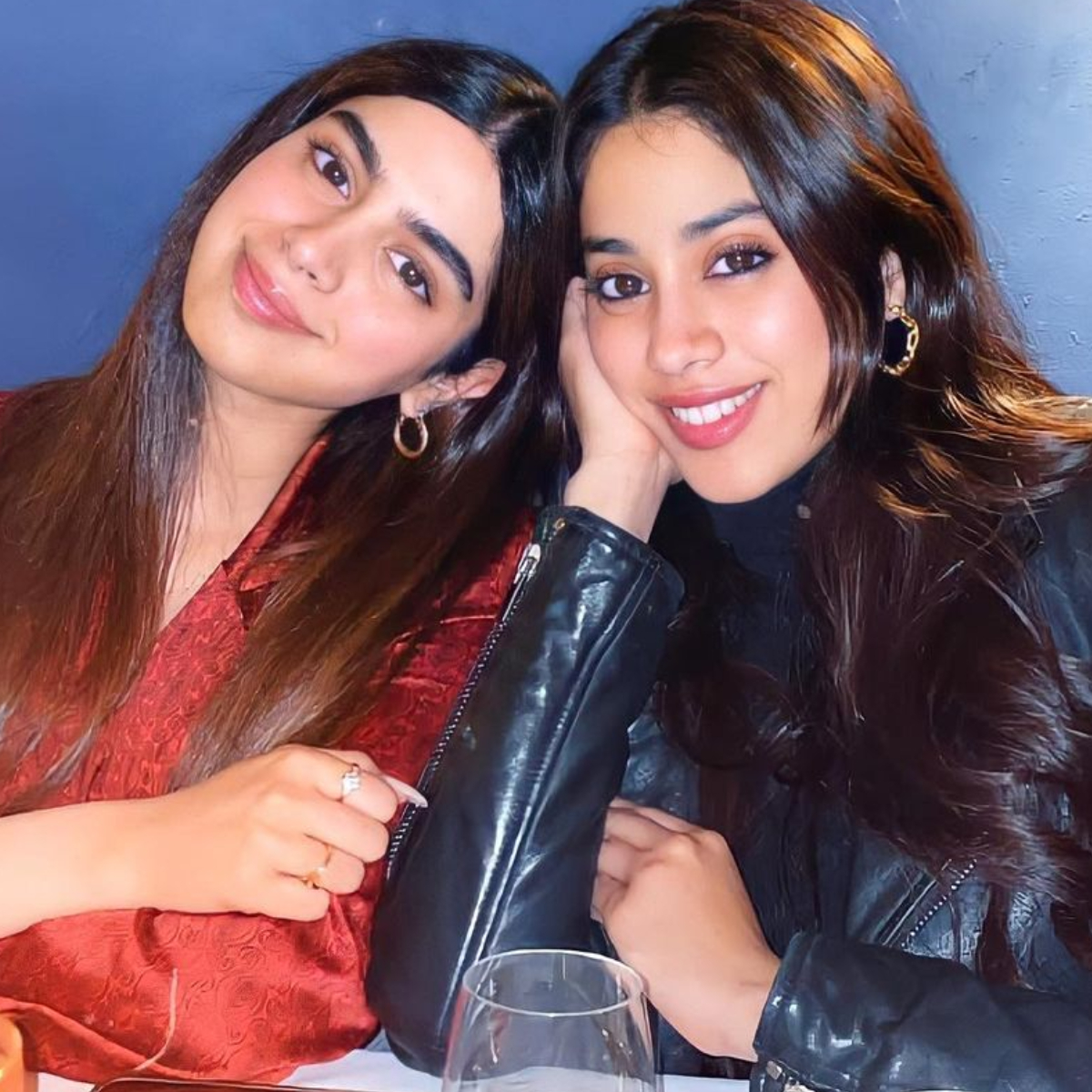 Janhvi Kapoor soaks in the New York sun on a day out with sister Khushi Kapoor and friends; See Pics.