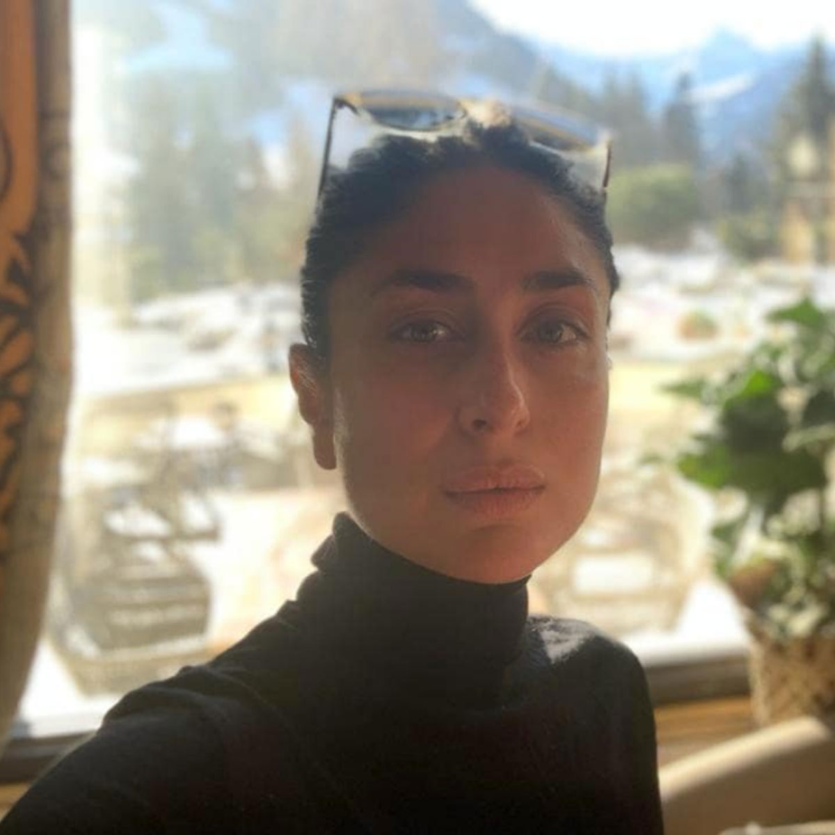 Kareena Kapoor Khan treats fan with a throwback pic from Switzerland vacation; Leaves Karisma Kapoor in awe