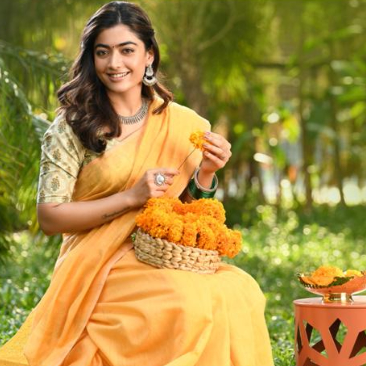 Aadavallu Meeku Johaarlu first look Rashmika Mandanna 