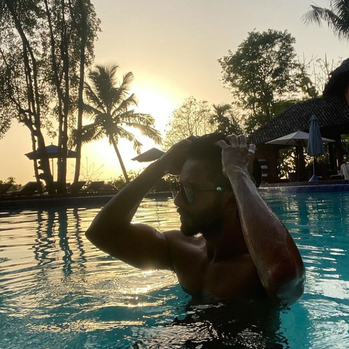 Shahid Kapoor raises the temperature with his charm as he gets into pool to beat the summer; See Pic