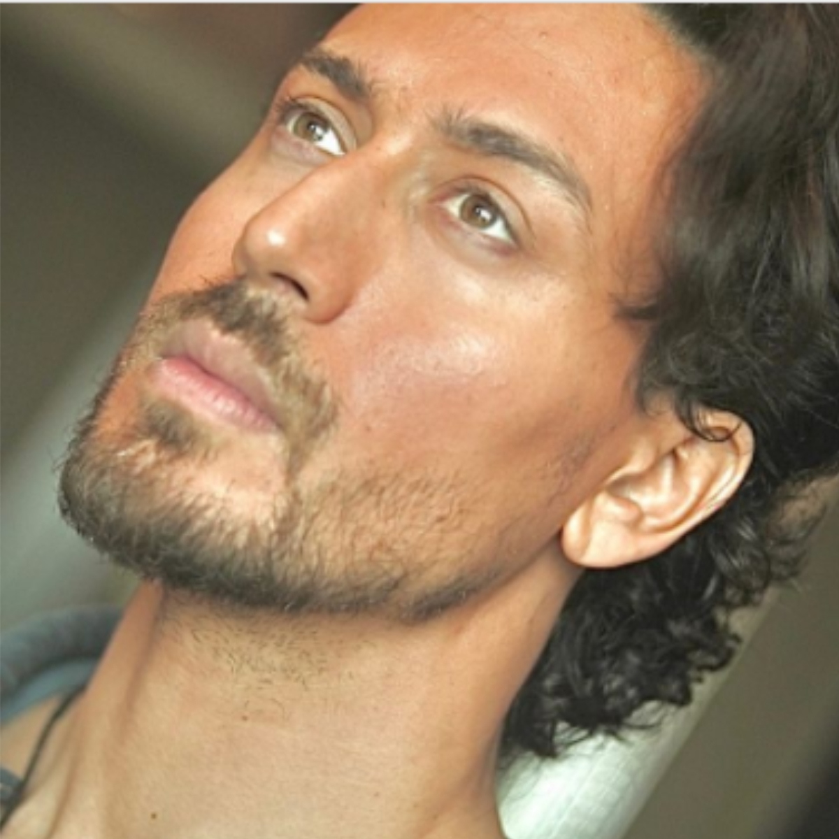 Tiger Shroff draws attention to his chiselled jawline in intense close up shot; Mom Ayesha, Disha Patani react