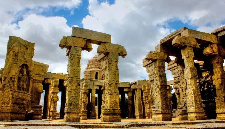 The Hanging Pillar Of Lepakshi Temple In India Chopal